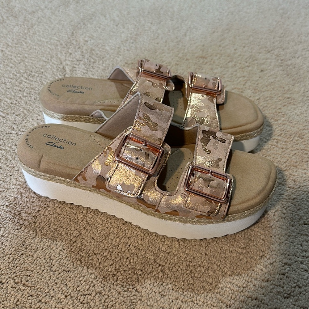 Clark’s Platform Sandals! Metallic Rose Gold Camo 💛
